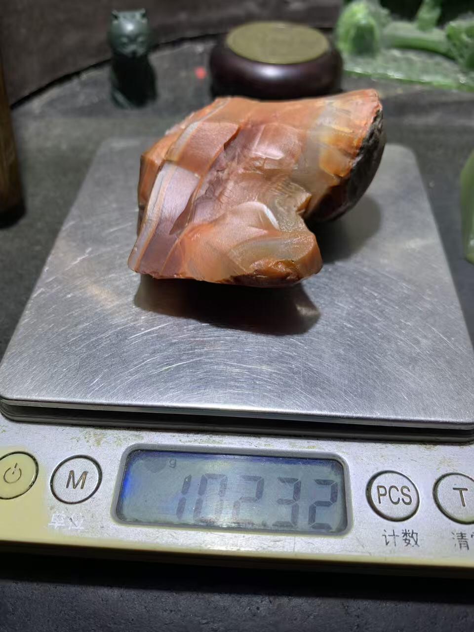 精美铁皮明料柿子红冻料南红玛瑙原石一颗，