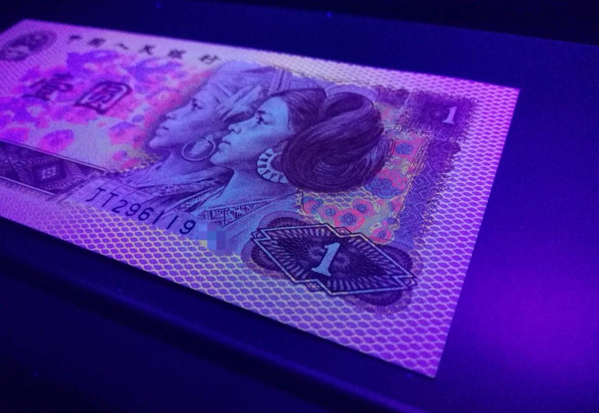 金龙王，钱坤评级67E，绝品无斑