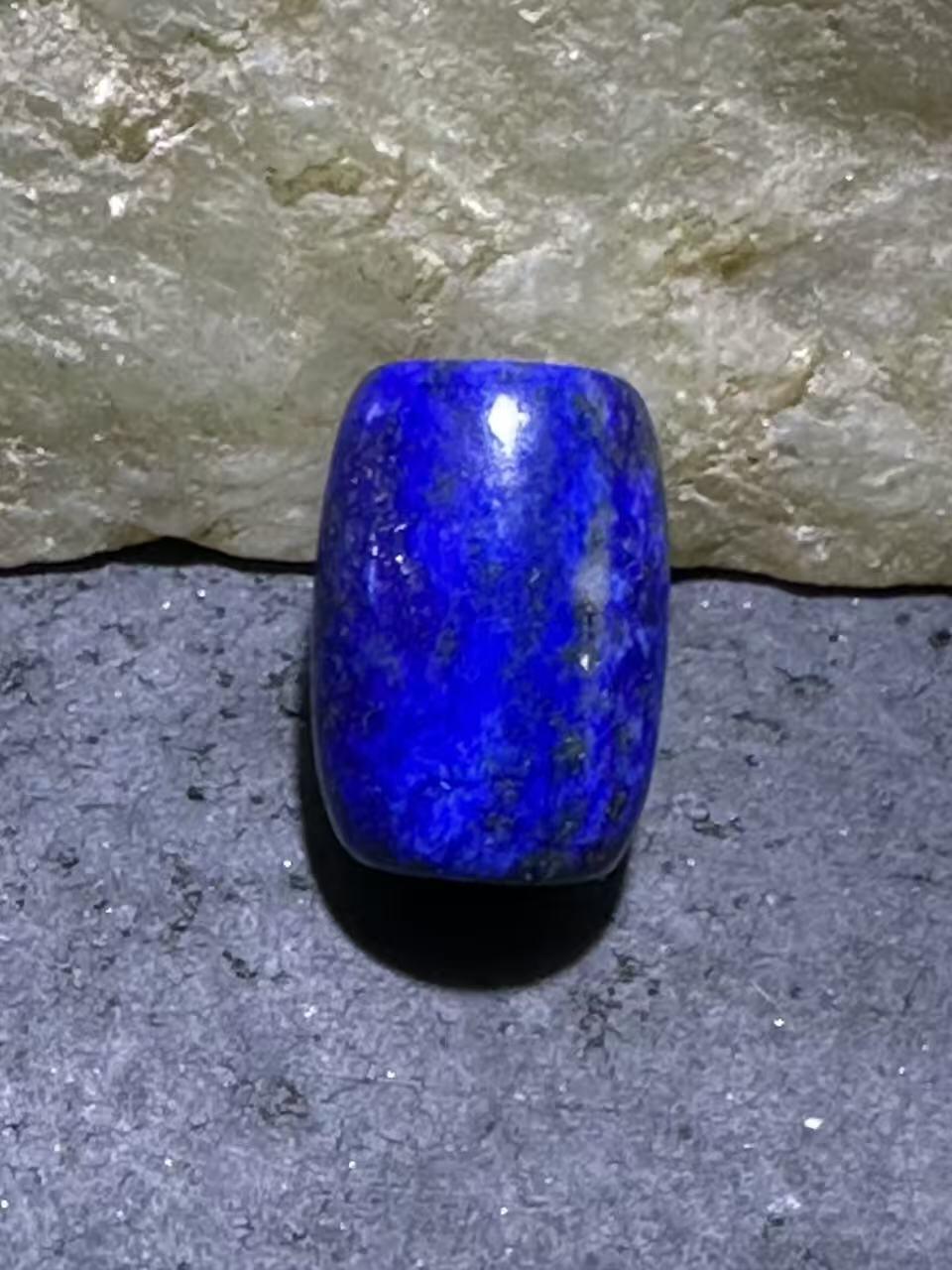 精美阿富汗老矿青金石小桶珠一颗。，