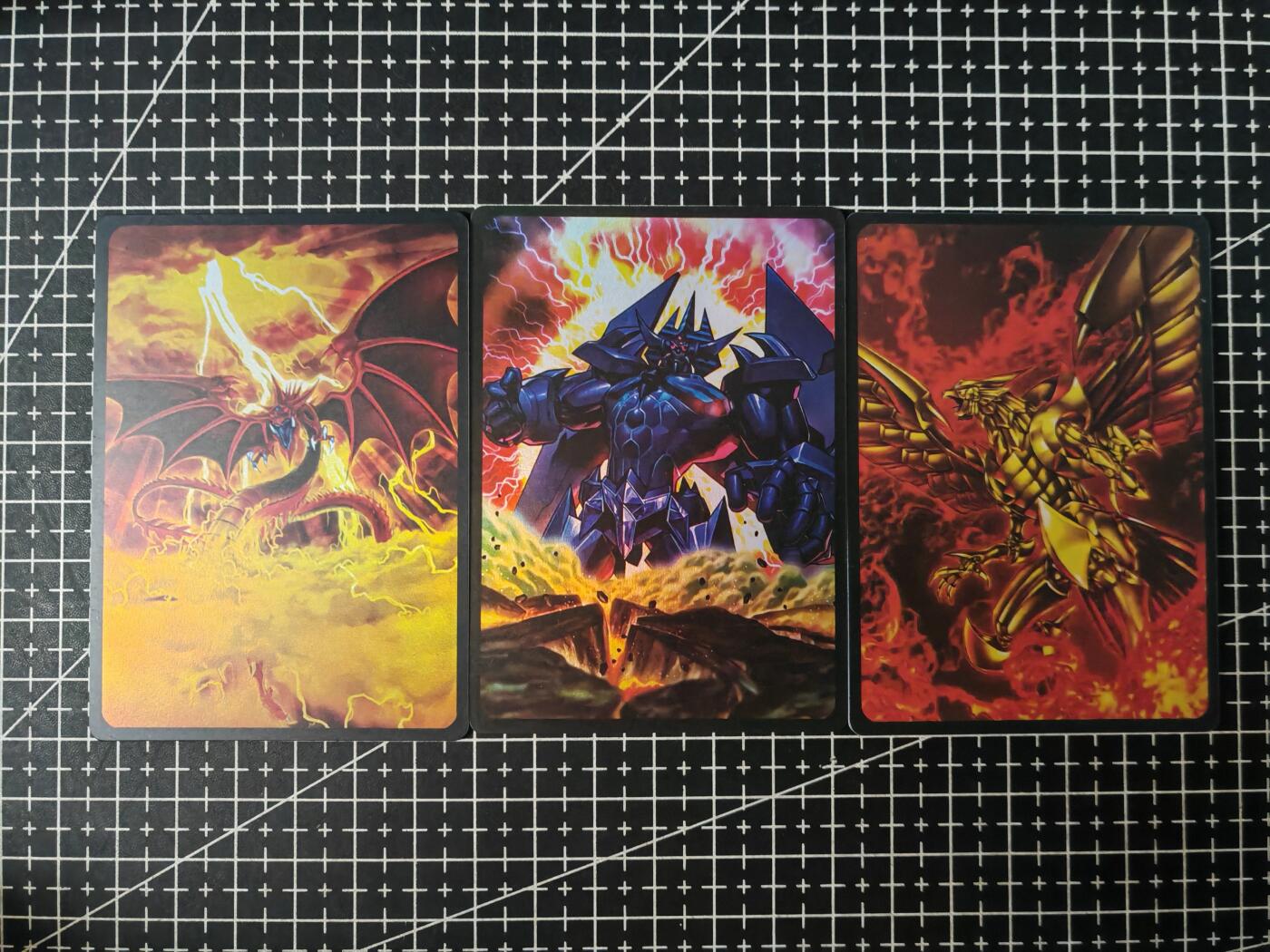 铃鹿第七期（提示一：自制卡难免瑕疵，可能存在撞角爆边等出厂瑕疵，介意慎拍；提示二：参拍请慎重，跑单押金不退的）） 白花PVC闪卡游戏王三幻神