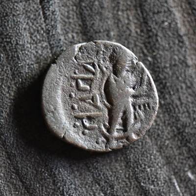 【良泉】【国庆精品场】10月2日晚19.30点开拍！ 222组，西方古代钱币、印章专场 - 【藏家出品D】贵霜帝国迦腻色伽一世“娜娜女神”一德拉克马铜币，公元127-151年，4.01克