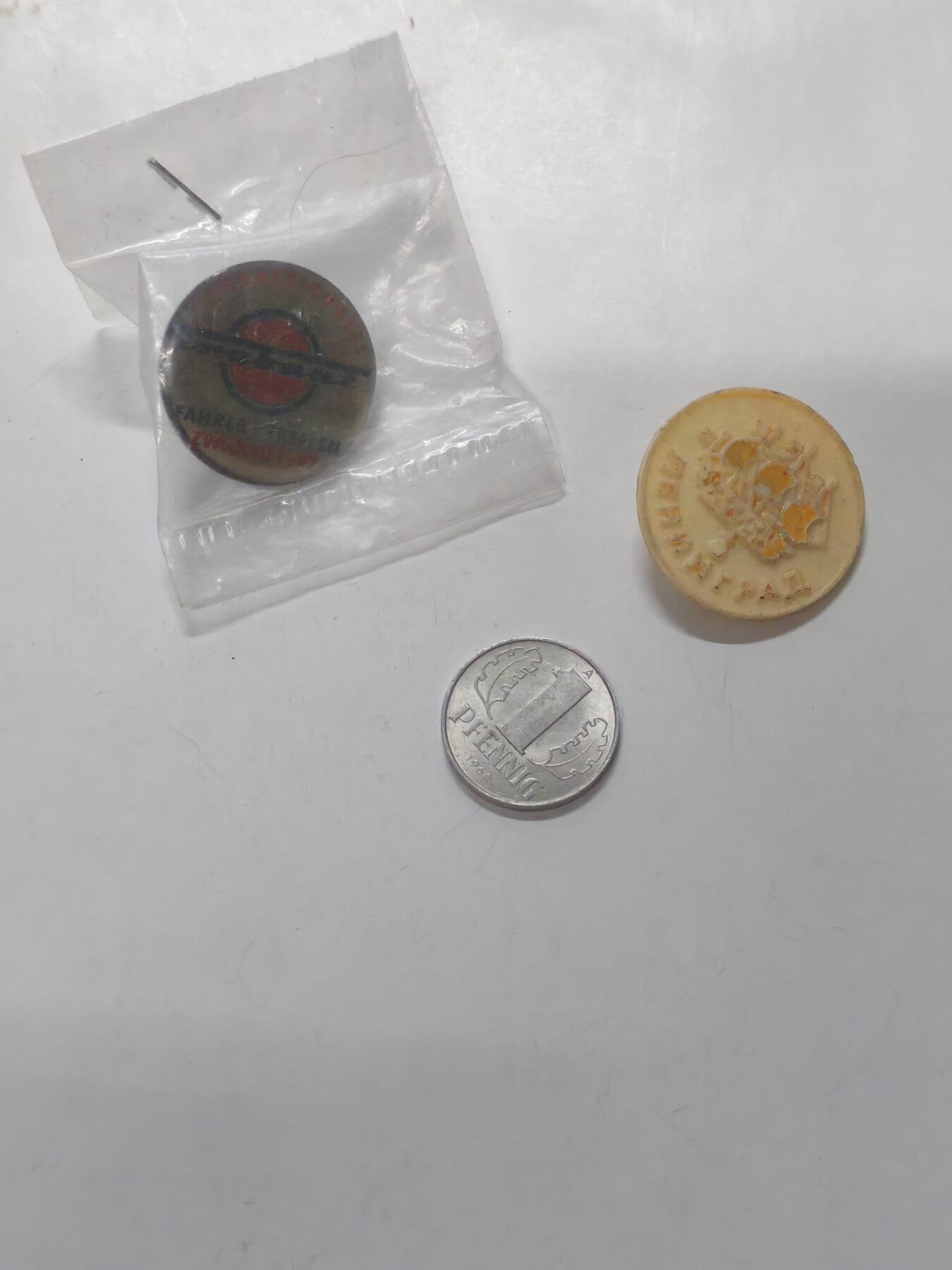韵星假日拍卖第二十三期 -- Rimey Holidays Auction 23 民主德国马克，徽章一组