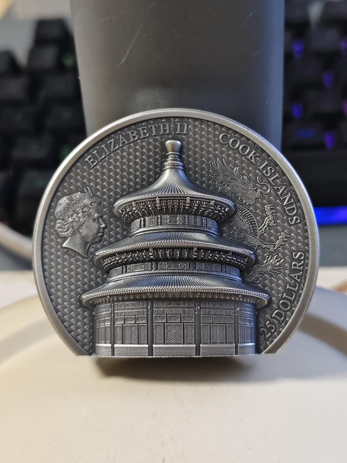 第175期拍卖【长期征集拍品】 库克2023年北京天坛祈年殿5盎司双面高浮雕银币，盒子有裂，5盎司，发行888枚