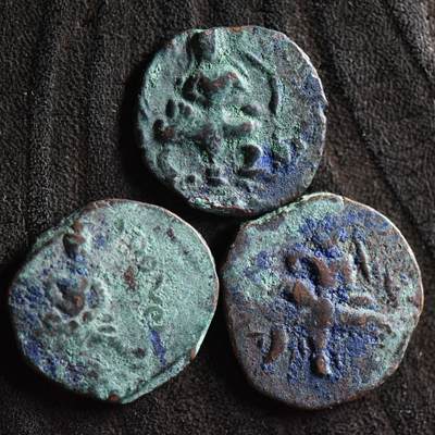 【良泉】【国庆精品场】10月2日晚19.30点开拍！ 222组，西方古代钱币、印章专场 - 【藏家出品D】柔然仿贵霜铜币，美锈，很有研究价值，总重12.63克
