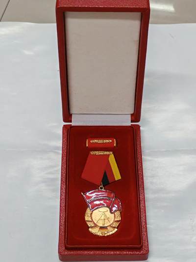 韵星假日拍卖第二十三期 -- Rimey Holidays Auction 23 - 民主德国二级劳动红旗勋章 带原盒略 极品