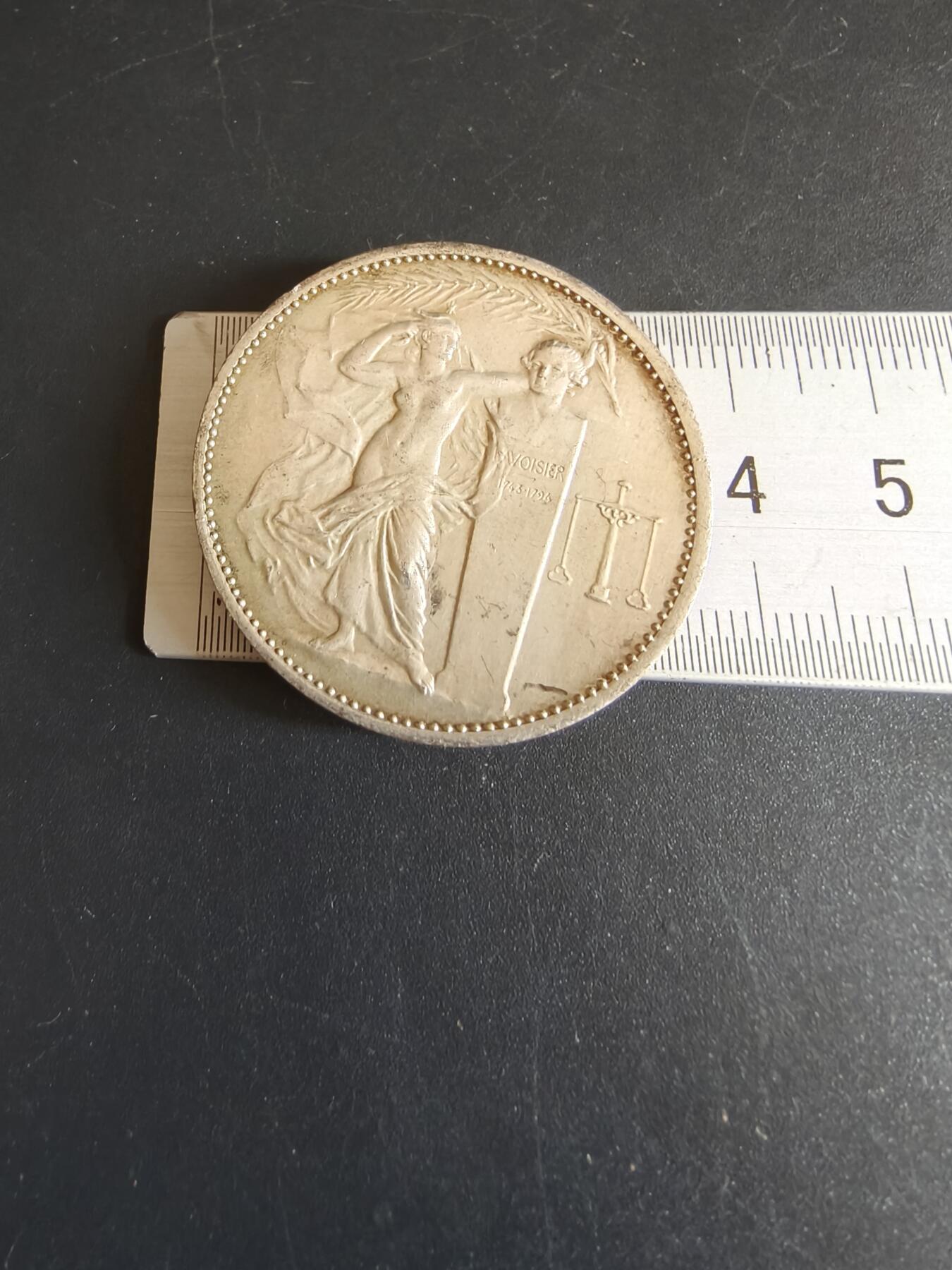 老王徽章第148期 法国化工行业镀银大铜章    直径38mm   重量25.1g