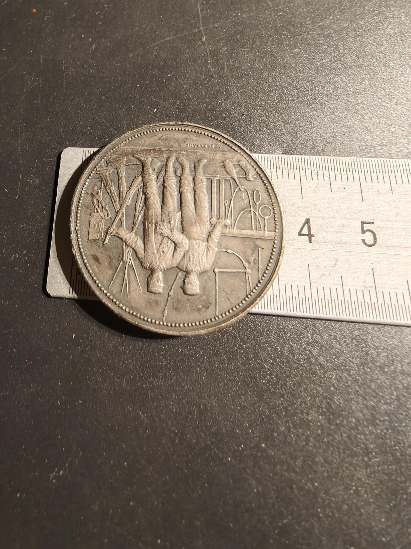 老王徽章第148期 法国1889体操协会镀银大铜章    直径36mm   重量23g