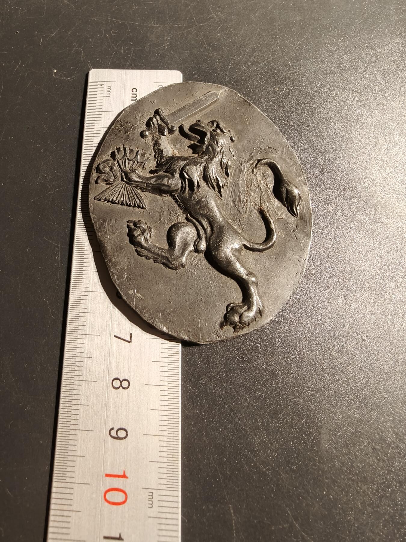 老王徽章第148期 比利时家族纹章大尺寸章牌    尺寸70×55mm    重量45.7g