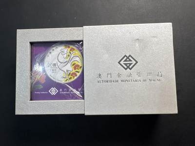 ❤️【币观天下】❤️ 第323期钱币拍卖- 2025.9.12周五晚上6点半场-长期征集拍品 - 澳门2017年中国生肖系列鸡年1盎司彩色纪念银币盒证齐全