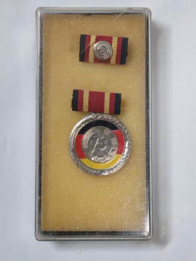韵星假日拍卖第二十三期 -- Rimey Holidays Auction 23 - 民主德国国家功勋奖章带盒略一套 极品 最高等级奖章