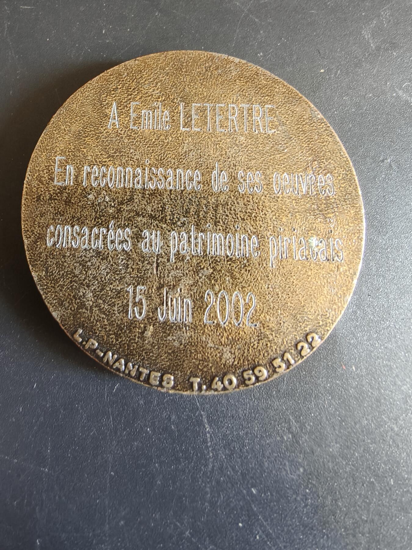 老王徽章第148期 法国城市纪念章    直径50mm   重量49g