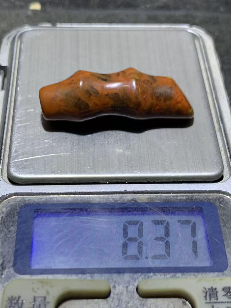 精美高润度草花纹战国红玛瑙雕刻竹节吊坠一个，