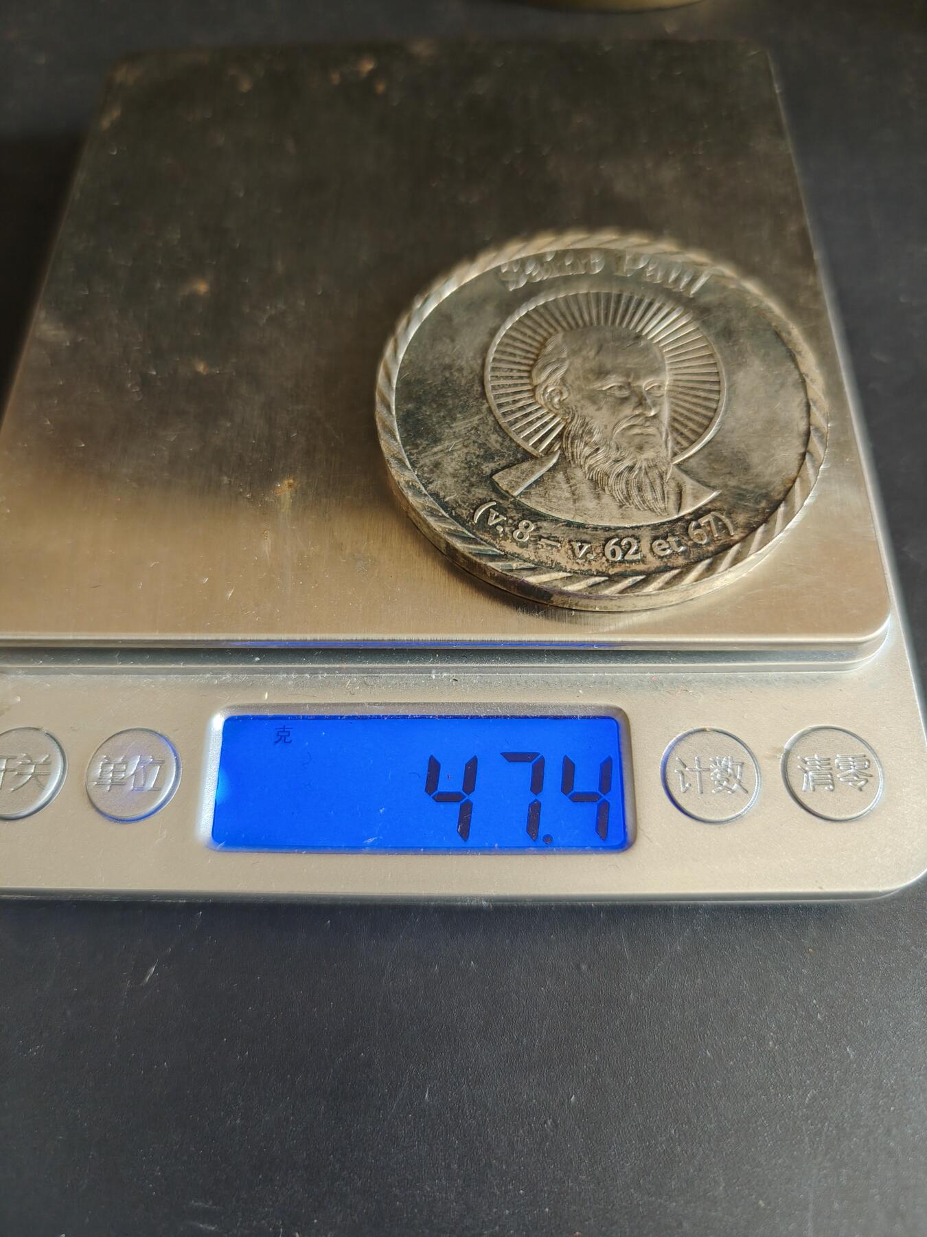 老王徽章第148期 法国圣保罗镀银纪念章    直径50mm   重量47.4g
