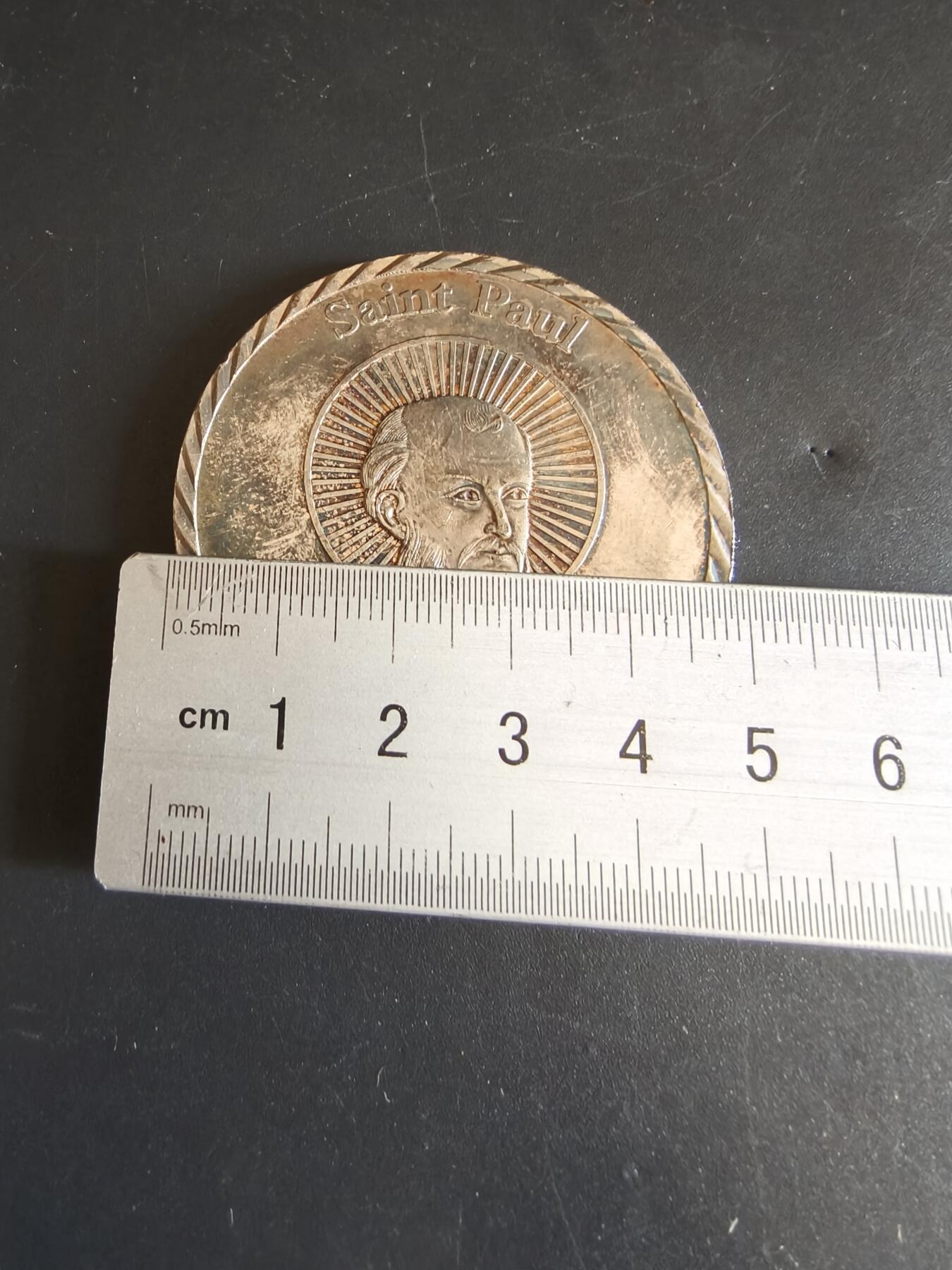 老王徽章第148期 法国圣保罗镀银纪念章    直径50mm   重量47.4g
