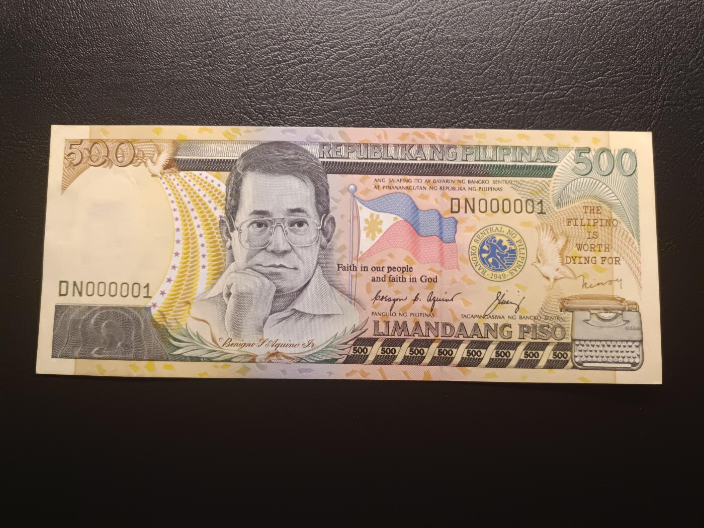 2025九月第二期（总第192期） 【珠】菲律宾2001版500比索UNC-首位小号000001，政治家阿基诺二世和他做出的贡献