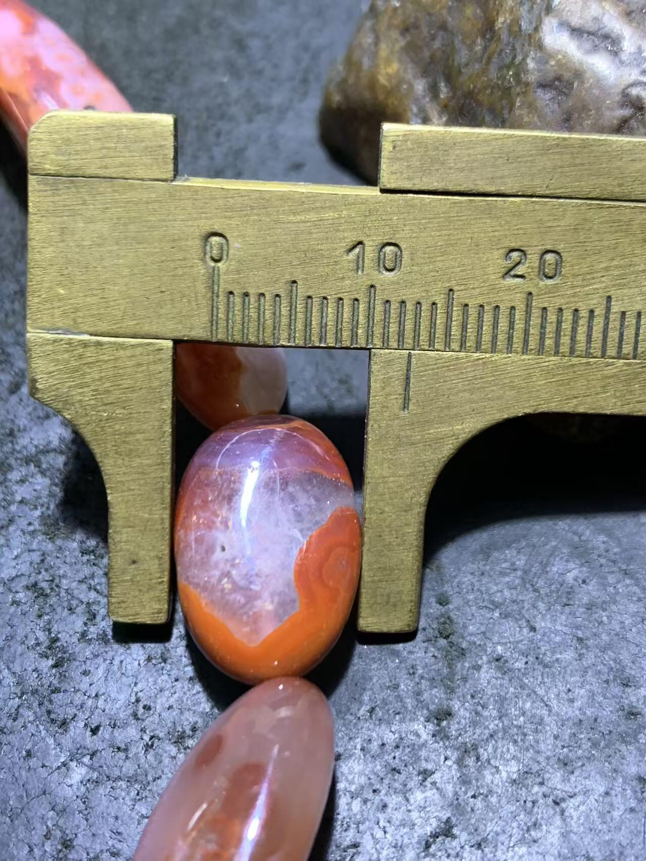 川料原皮红白冰飘南红玛瑙随形单圈手串一条