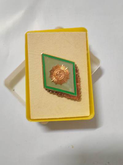 韵星假日拍卖第二十三期 -- Rimey Holidays Auction 23 - 民主德国内务部警察学院毕业生校徽 少见转轮 带原盒 
