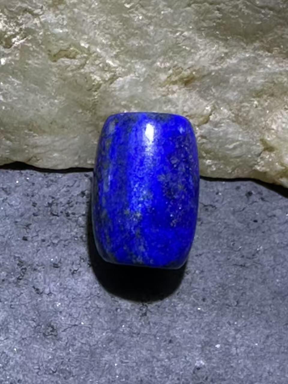 精美阿富汗老矿青金石小桶珠一颗。，