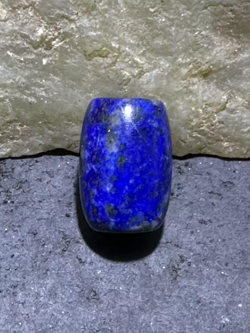 精美阿富汗老矿青金石小桶珠一颗。，