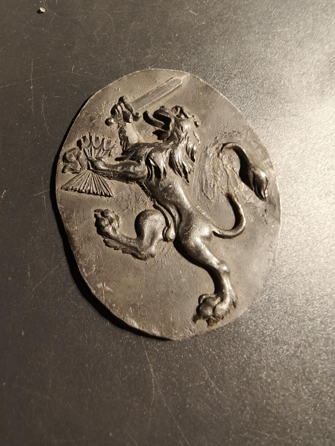 老王徽章第148期 比利时家族纹章大尺寸章牌    尺寸70×55mm    重量45.7g