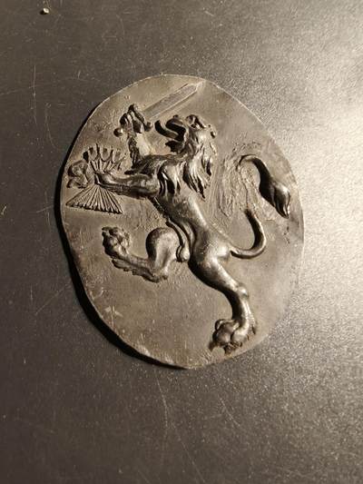 老王徽章第148期 - 比利时家族纹章大尺寸章牌    尺寸70×55mm    重量45.7g