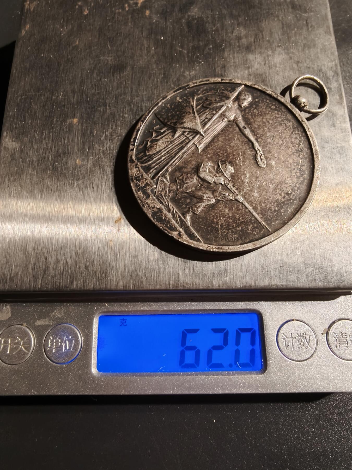 老王徽章第148期 法国射击协会大尺寸镀银奖章    直径50mm   重量62g
