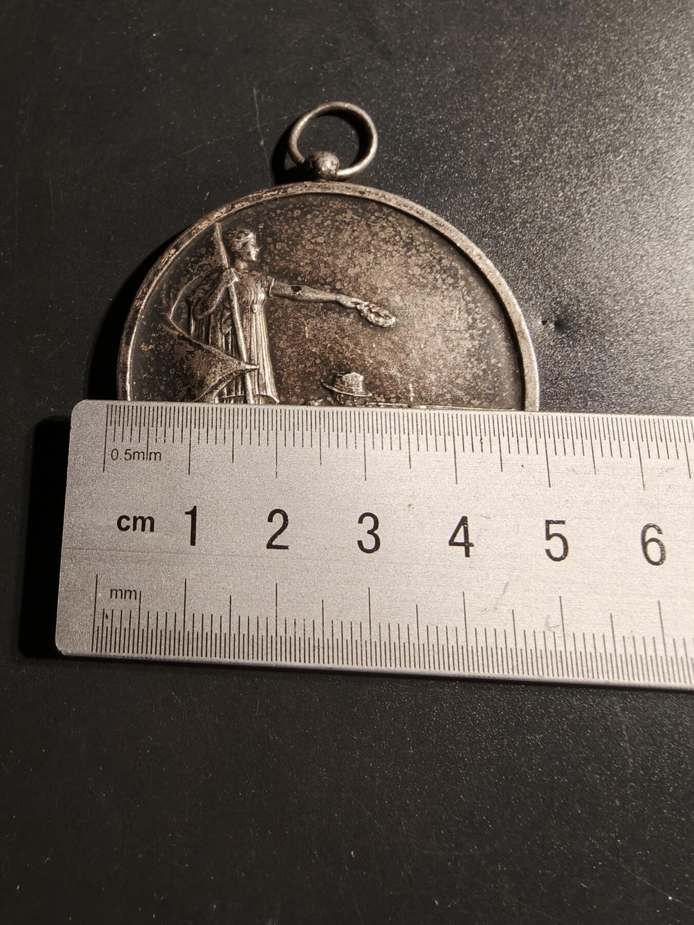 老王徽章第148期 法国射击协会大尺寸镀银奖章    直径50mm   重量62g