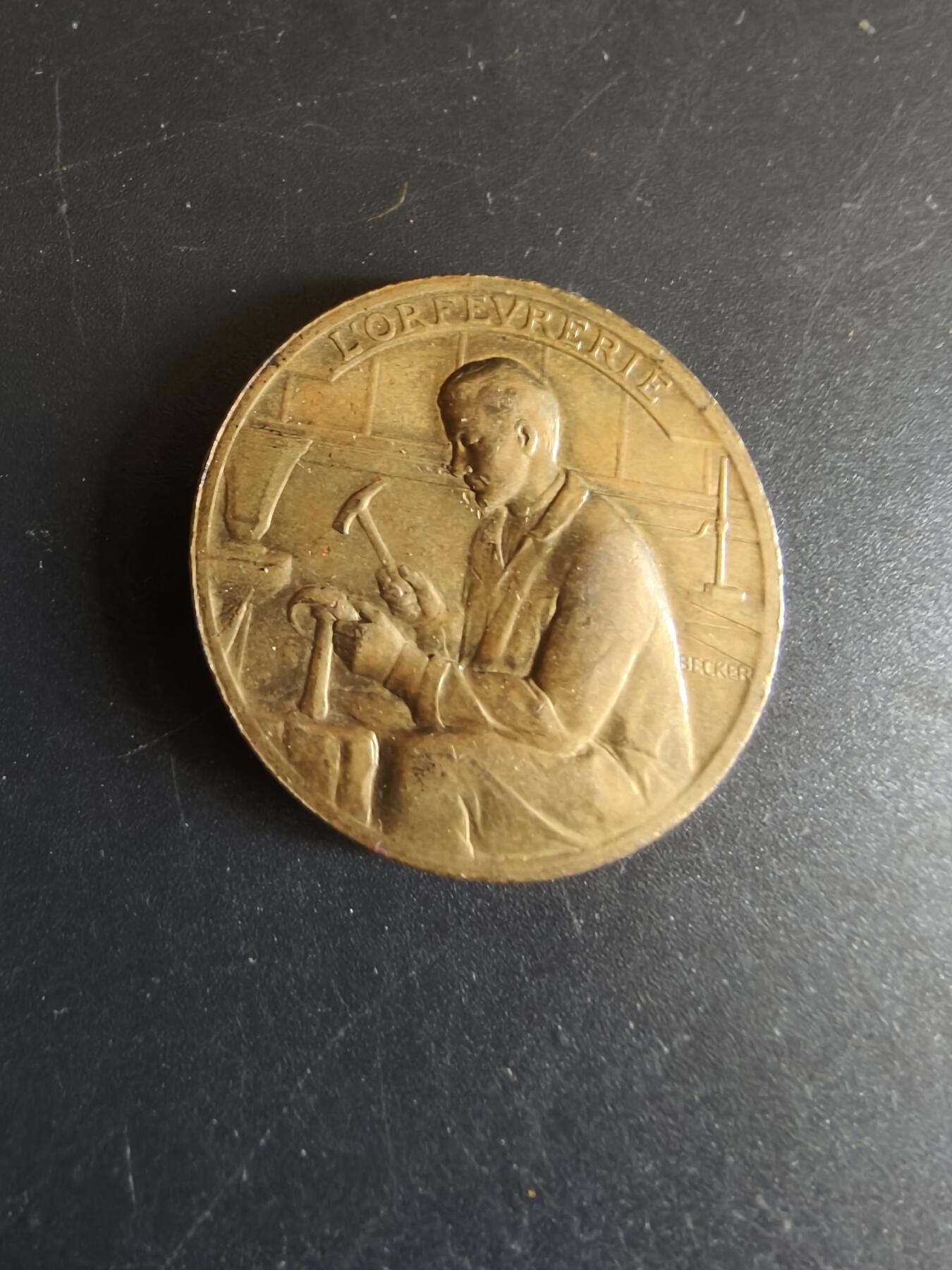 老王徽章第148期 法国1937巴黎国际技术与艺术展览纪念章    直径32mm   重量20g