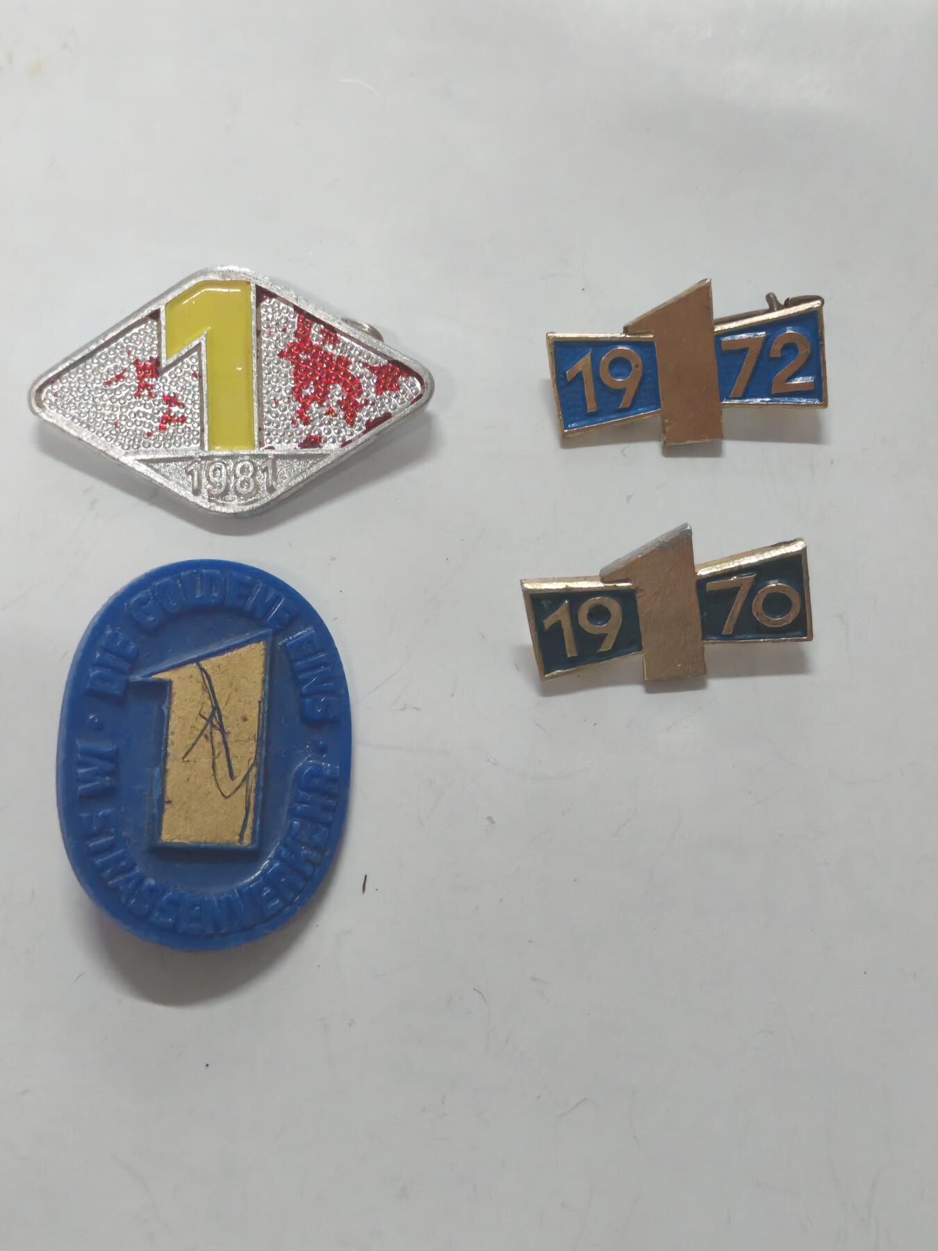 韵星假日拍卖第二十三期 -- Rimey Holidays Auction 23 民主德国徽章一组