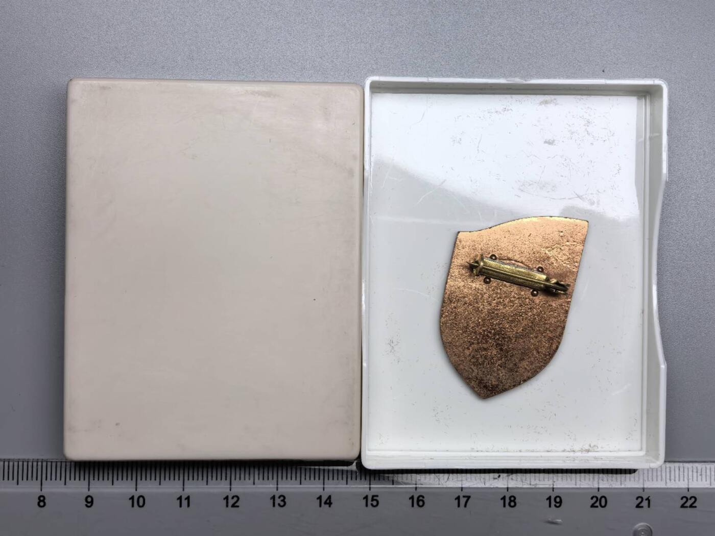 小驴勋章奖章收藏9月13日星期六晚18点拍卖（有偿代拍，送拍规则在简介最后，参拍须阅读规则后再参拍，关系到运费包装发货时效真假辨别等关键信息，店主微信码在最后一拍品）
