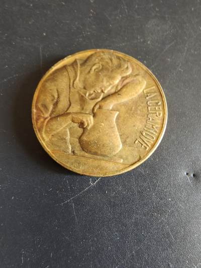 老王徽章第148期 - 法国1937国际艺术与技术展览纪念章    直径32mm   重量20g