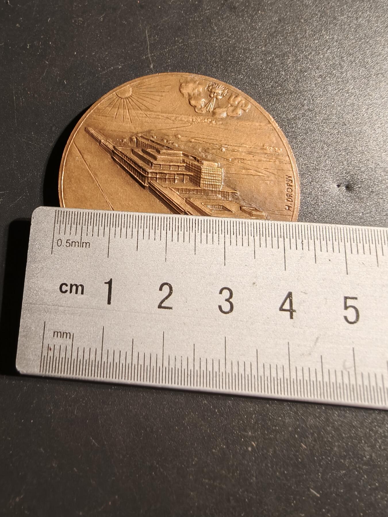 老王徽章第148期 法国1961巴黎奥利机场建城大铜章    直径43mm   重量43.6g