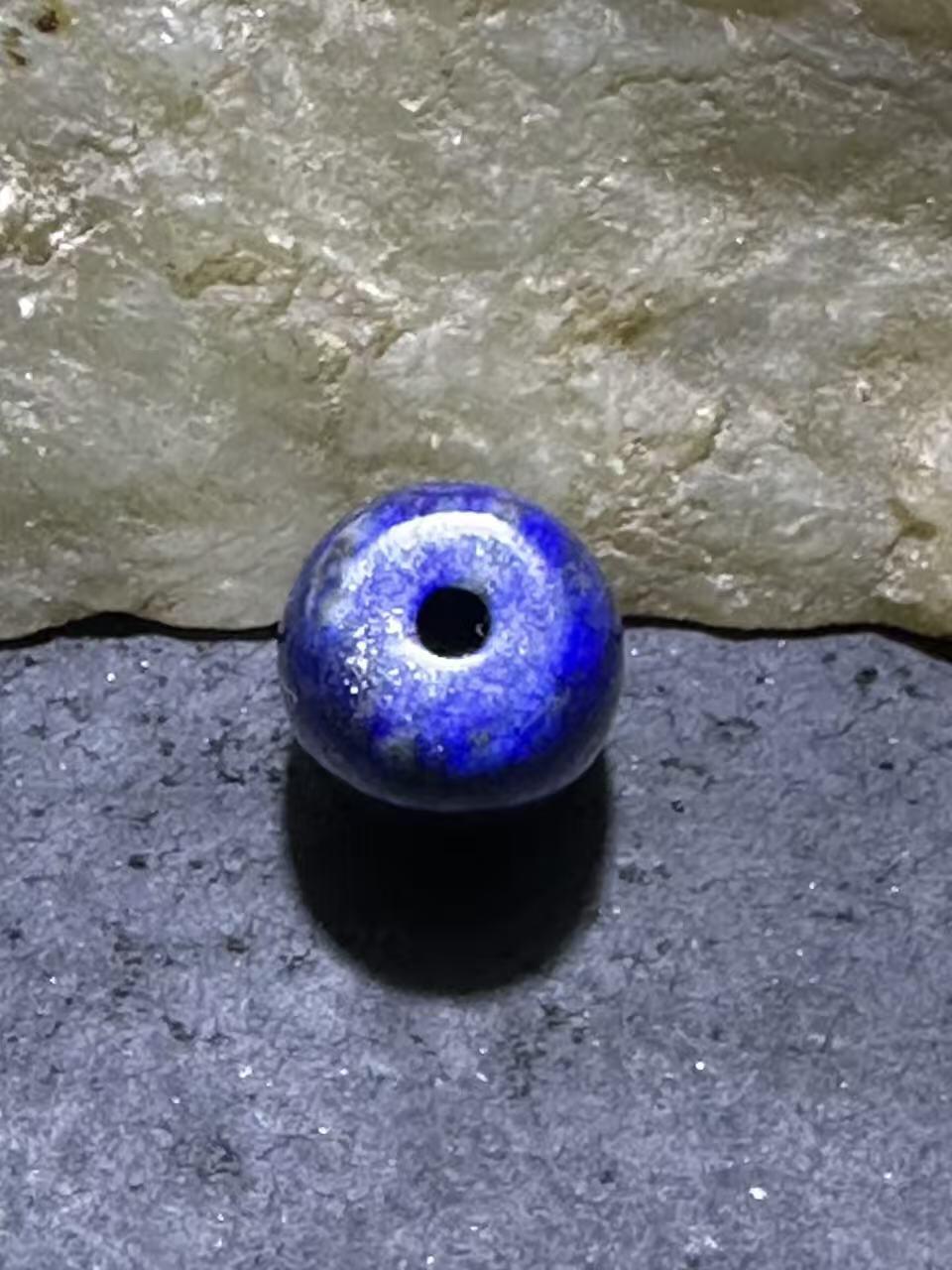 精美阿富汗老矿青金石小桶珠一颗。，