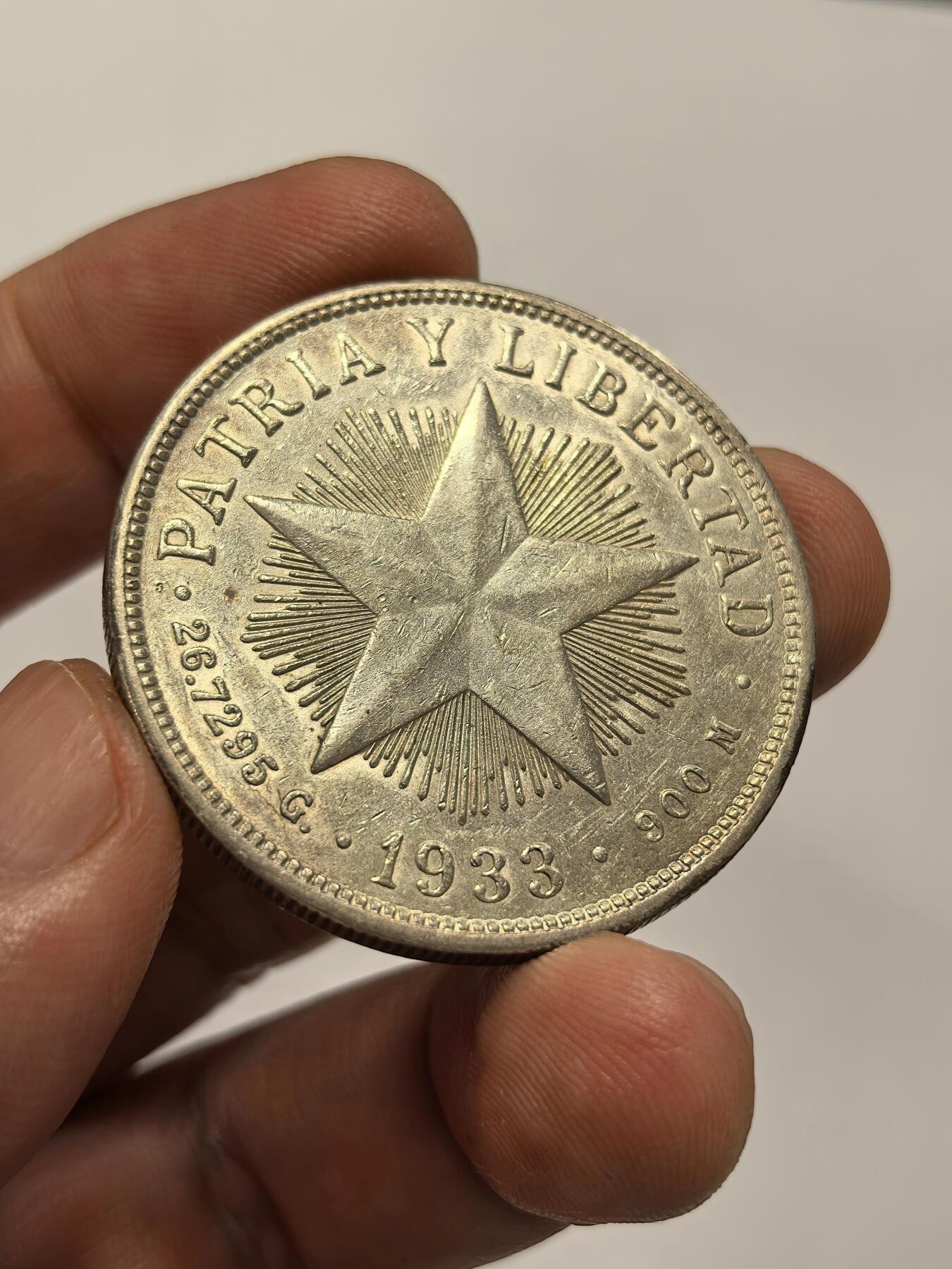 博洋堂世界钱币拍卖第139期（全场包邮） 古巴1933年1比索五星大银币，通货好品，背五彩