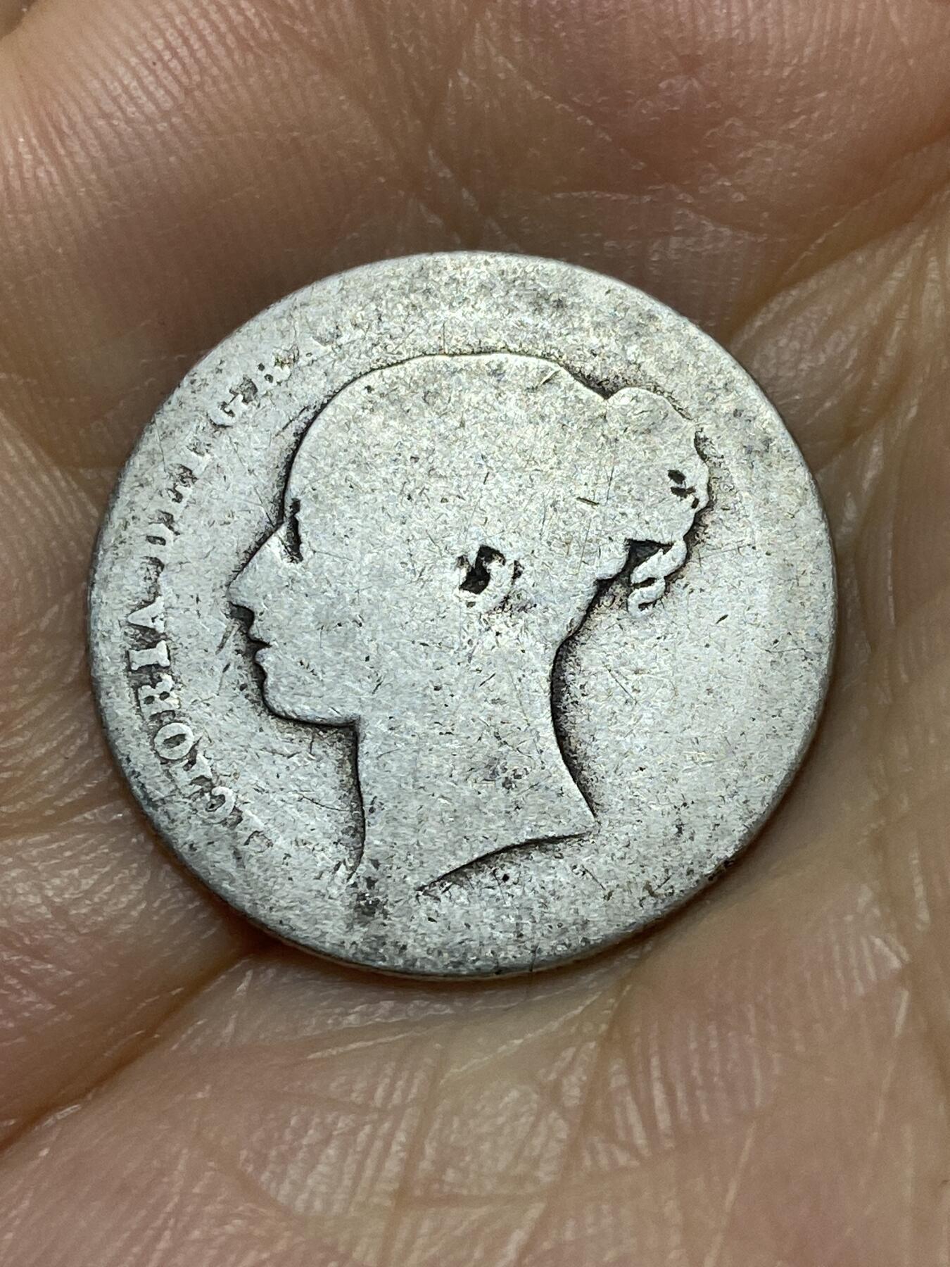 2025年第八十九场(总第一百一十五场）外国好品散币(免佣金) 英国🇬🇧1875年1先令银币(维多利亚女王青年，第三版)