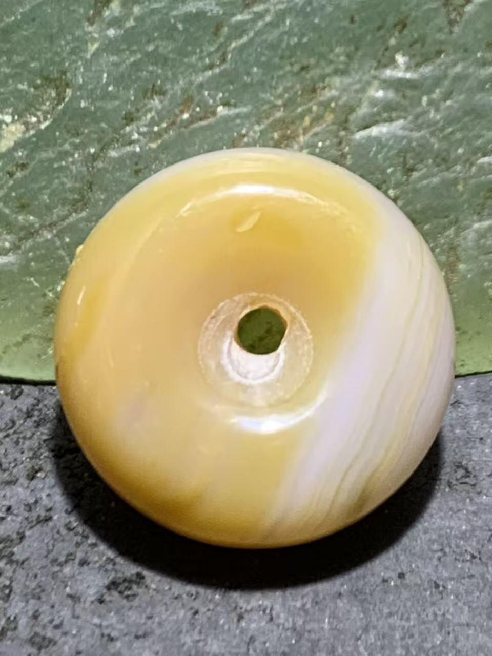 蒙料冻料战国红玛瑙通货平安扣一个，