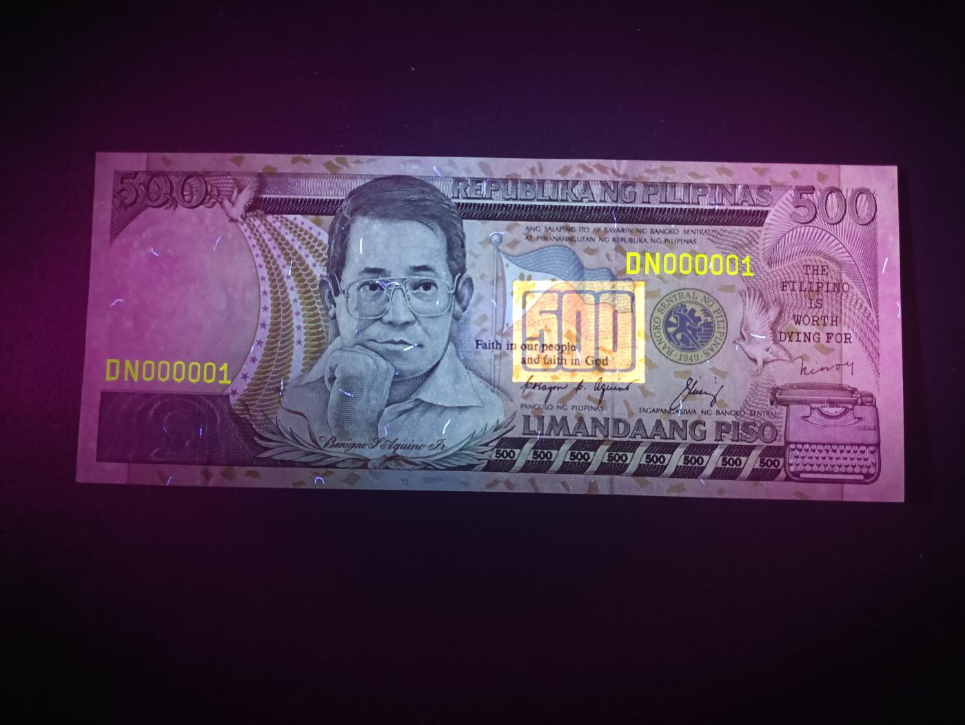 2025九月第二期（总第192期） 【珠】菲律宾2001版500比索UNC-首位小号000001，政治家阿基诺二世和他做出的贡献