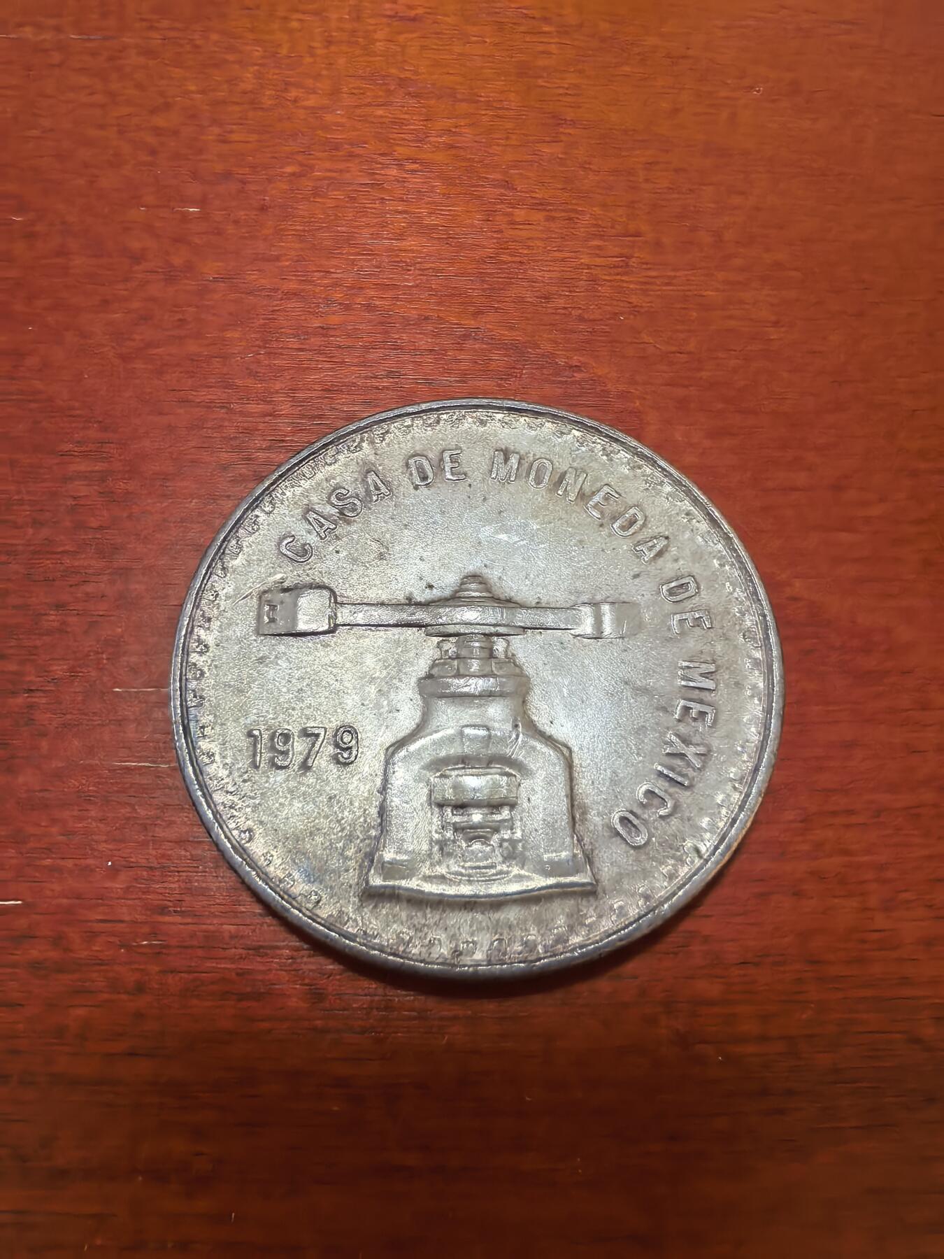 长老汇蛇年精选第四十四场拍卖 1979墨西哥天平1盎司银币，墨西哥城造币厂，33.6克925银，未流通