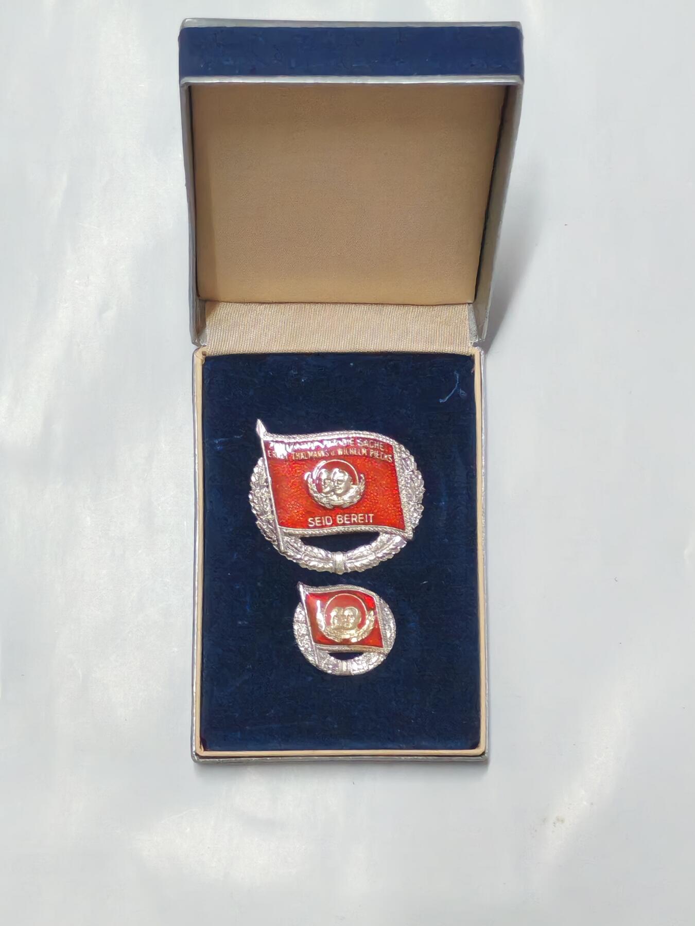 韵星假日拍卖第二十三期 -- Rimey Holidays Auction 23 民主德国银级台尔曼与威廉匹克共同战斗奖章