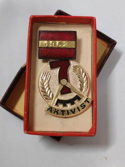 韵星假日拍卖第二十三期 -- Rimey Holidays Auction 23 - 民主德国七年计划劳动模范奖章1962年版 带原盒