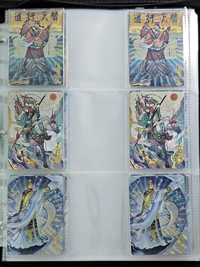 白泽拍卖卡牌手绘专场第24期（持续征集ING，白露暧秋色，月明清漏中） - 2025 宁缺卡牌200张带卡册 京剧水浒传180张粗闪 英雄卡1-71、81-84、86-91双宫，特卡晁盖、李师师、仇琼英、林娘子双宫，恶人卡高俅、潘金莲双宫；四大巾帼粗闪双宫8张；四大美女粗闪彩闪三宫12张  戏曲水浒扈三娘编号182 宁缺亲签