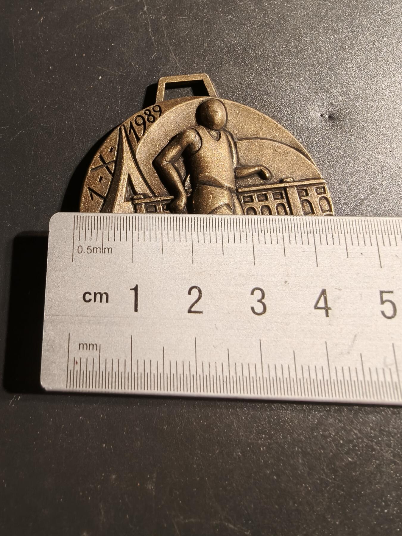 老王徽章第148期 法国大革命200周年纪念章    直径45mm   重量33.1g