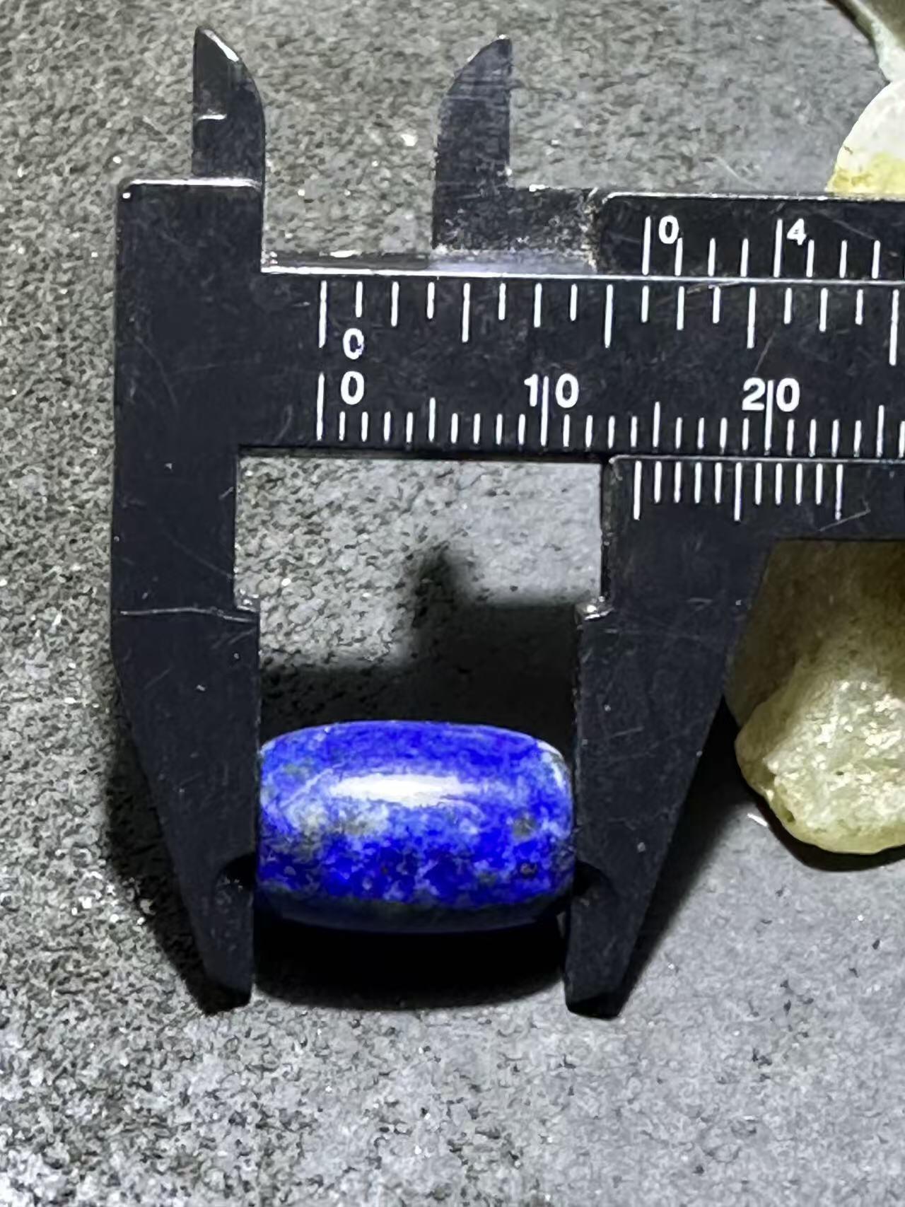 精美阿富汗老矿青金石小桶珠一颗。，