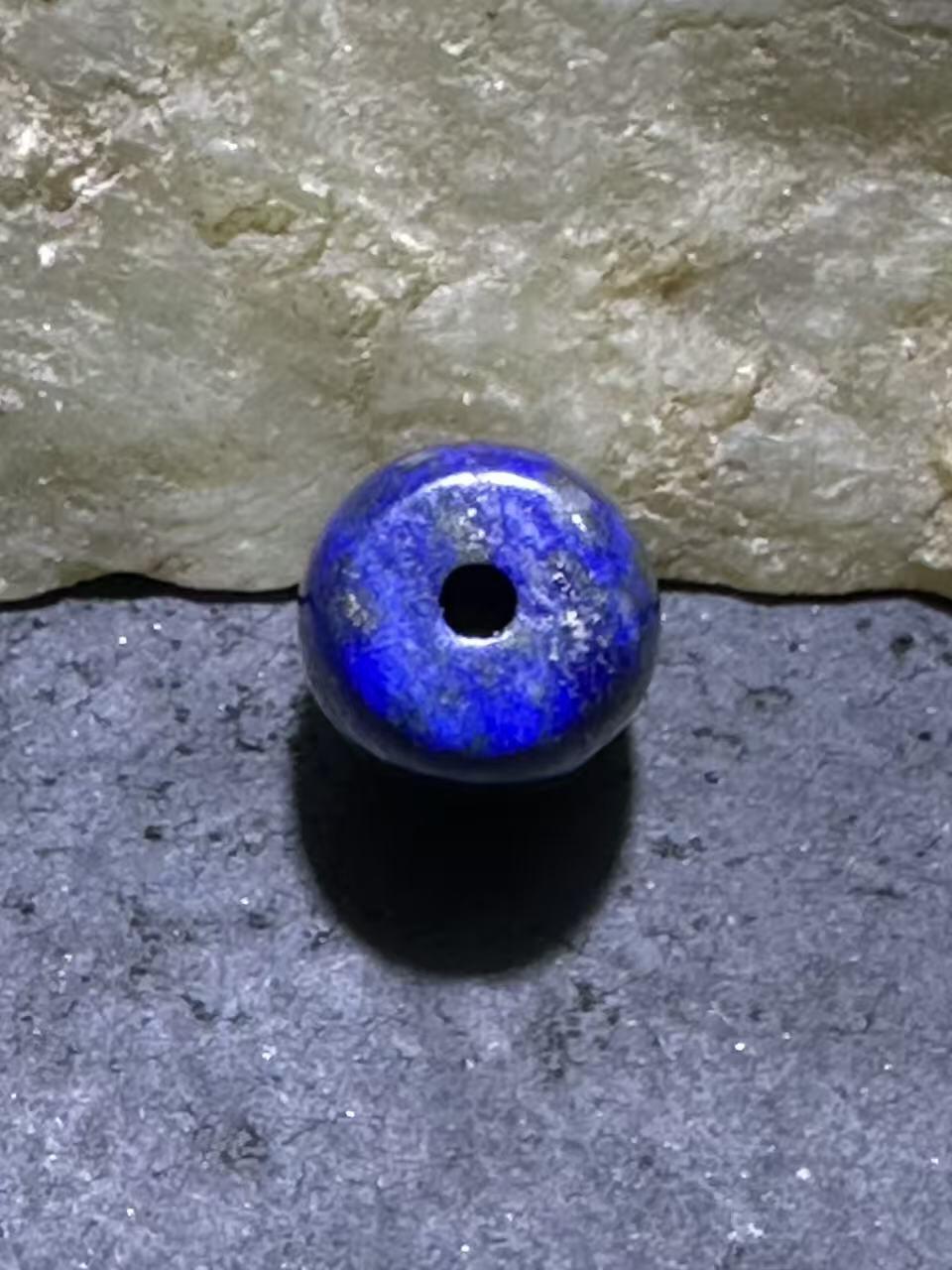 精美阿富汗老矿青金石小桶珠一颗。，
