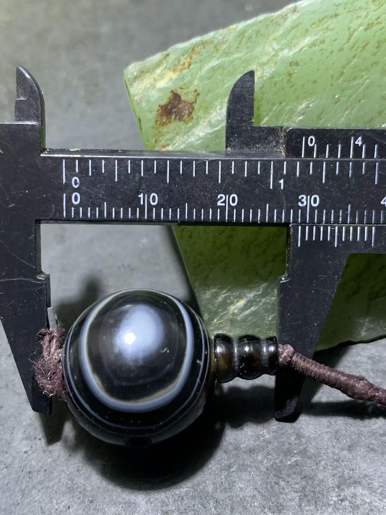 通货药师玛瑙通货佛头三通3颗。