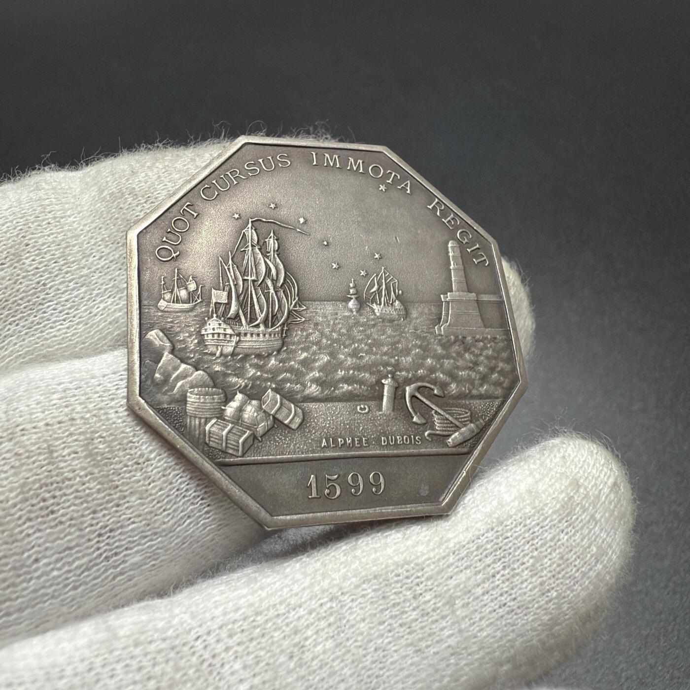 「木头集藏」章牌专场-第61场 法国马赛商会八角银章，直径：35 mm，20 g，边铭：丰饶角 1ARGENT，品相很不错！
