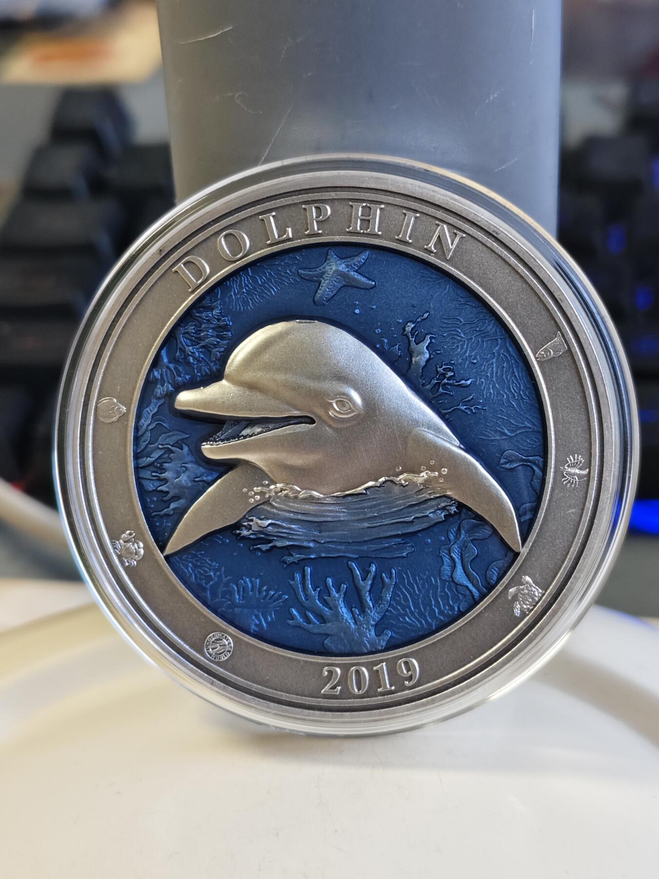 第175期拍卖【长期征集拍品】 巴巴多斯2019海底世界系列3海豚镶透明珐琅银币,999银，发行999枚，3盎司