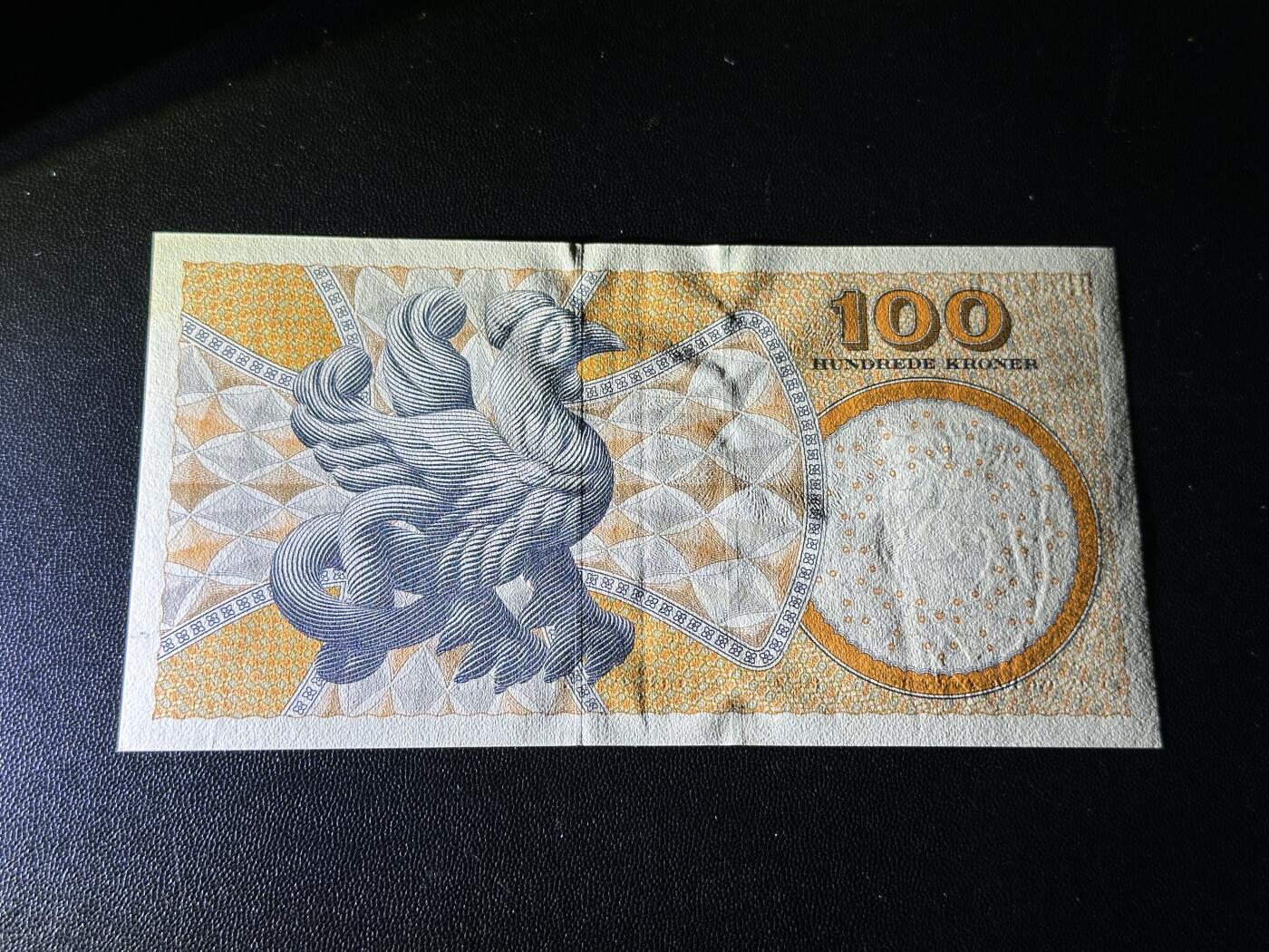 《外钞收藏家》第五百六十六期（本期精选热门裸币、优质评级币）（本平台长期征集拍品、欢迎藏友们联系合作） 丹麦浮雕版100克朗 AU品相 初版