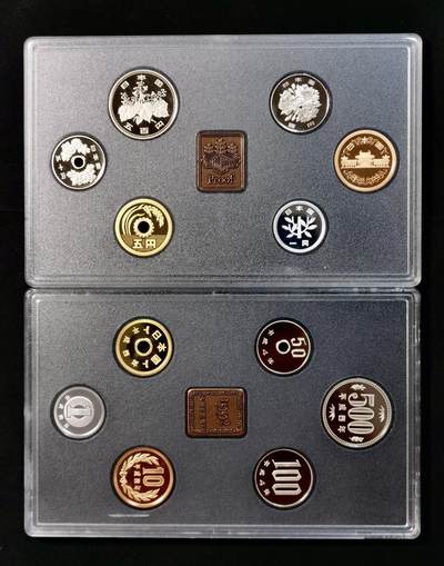 甄臻铺-世界币章拍卖（第33期），送拍享返佣金等优惠多多 日本精致硬币套装 1991年，1992年共两套 无黑色皮壳