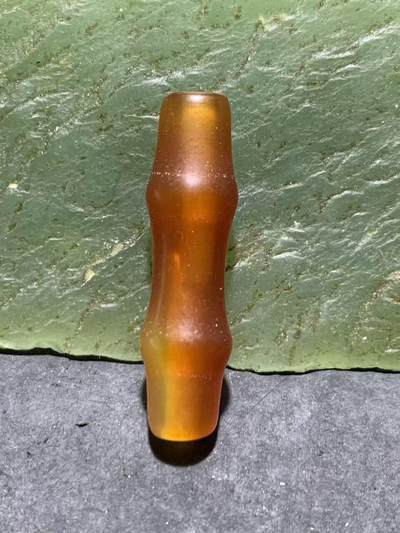 高玉化玛瑙随形竹节桶珠一颗， - 高玉化玛瑙随形竹节桶珠一颗，